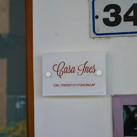 לינה וארוחת בוקר Casa Ines 3*